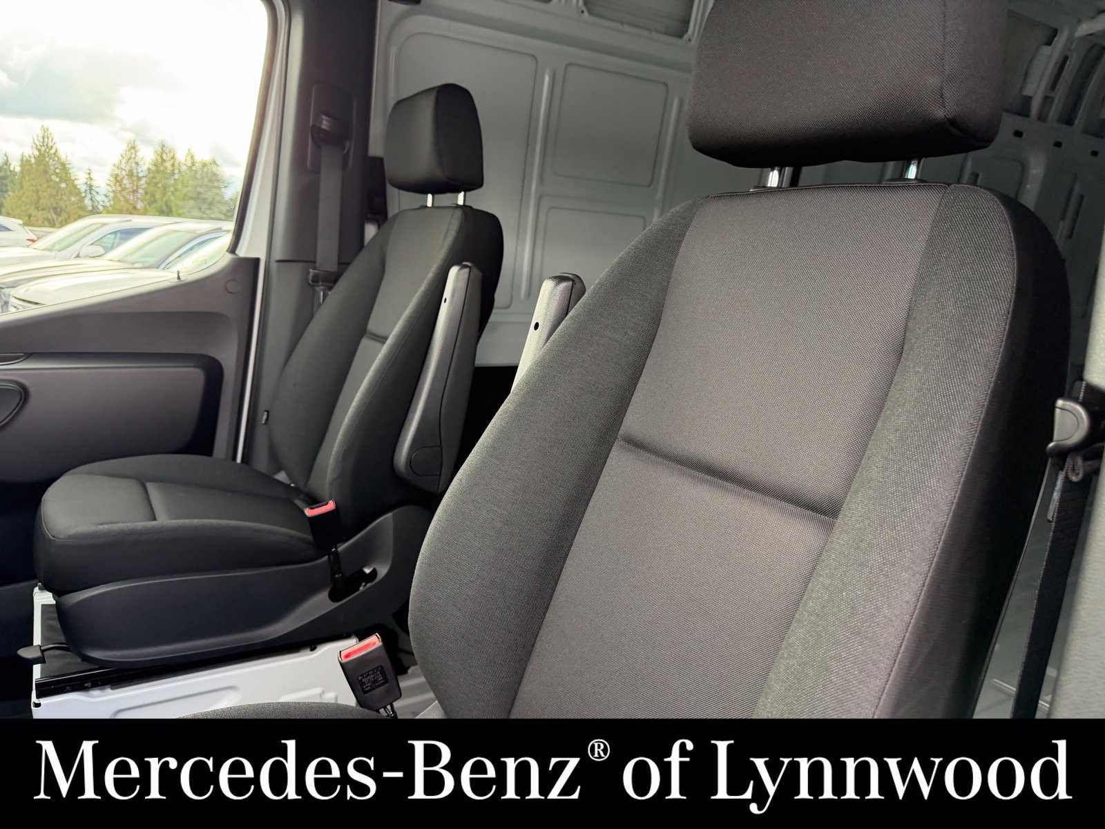 Used 2025 Mercedes-Benz Sprinter 2500 image 17