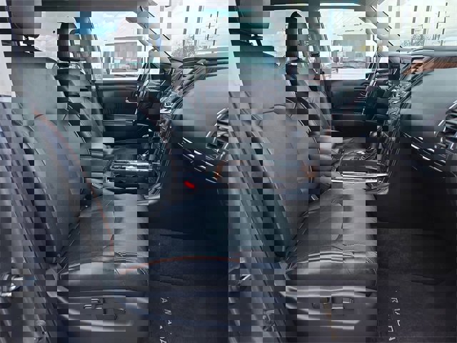 Used 2020 Nissan Armada SL image 16