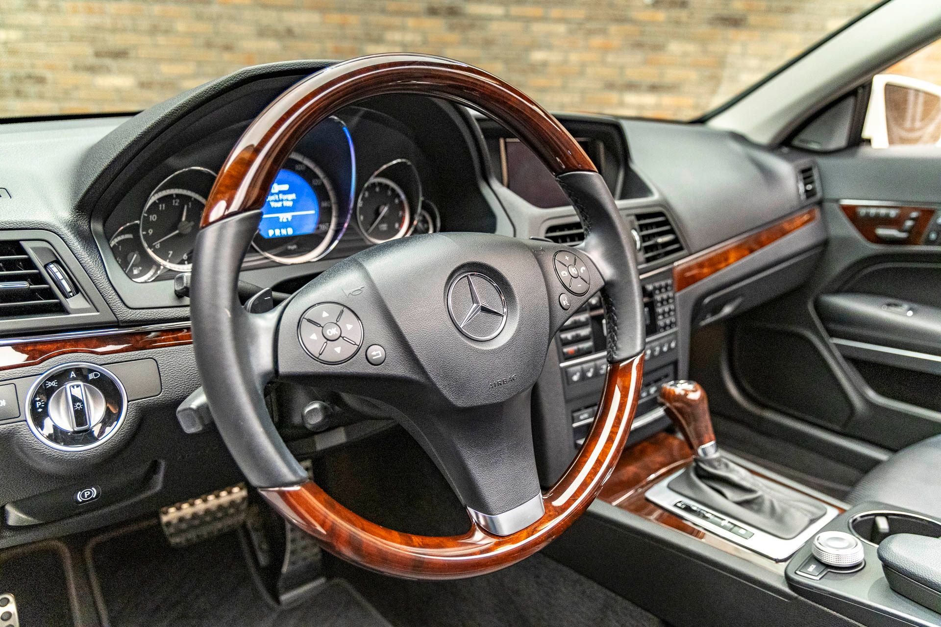 Used 2011 Mercedes-Benz E 550 Cabriolet image 31