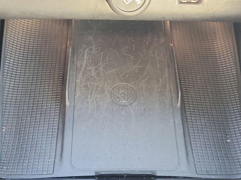 Used 2022 Volvo XC40 T4 Inscription w/ Protection Package image 30