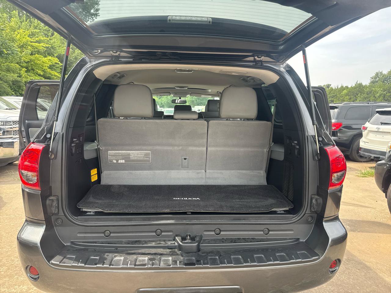 Used 2015 Toyota Sequoia SR5 w/ Premium Package AWD/4WD image 32