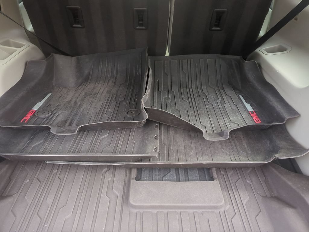 Used 2019 GMC Acadia Denali w/ Technology Package FWD image 20