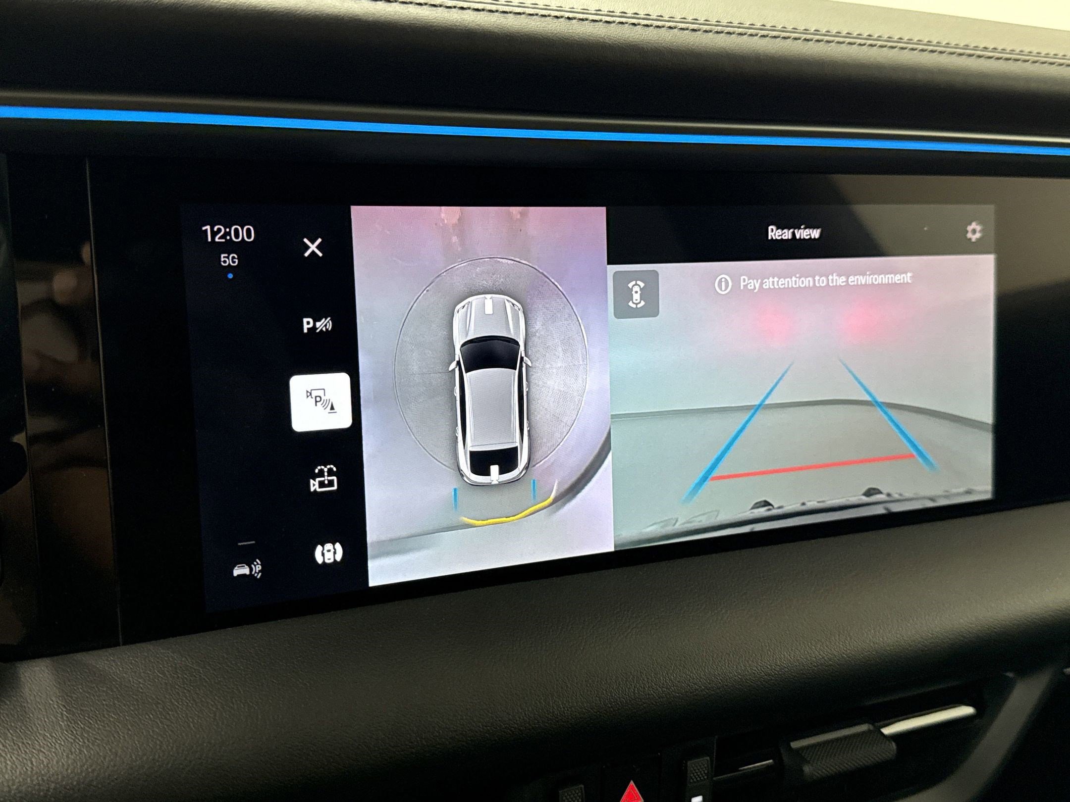 Used 2024 Porsche Macan 4 Electric image 29