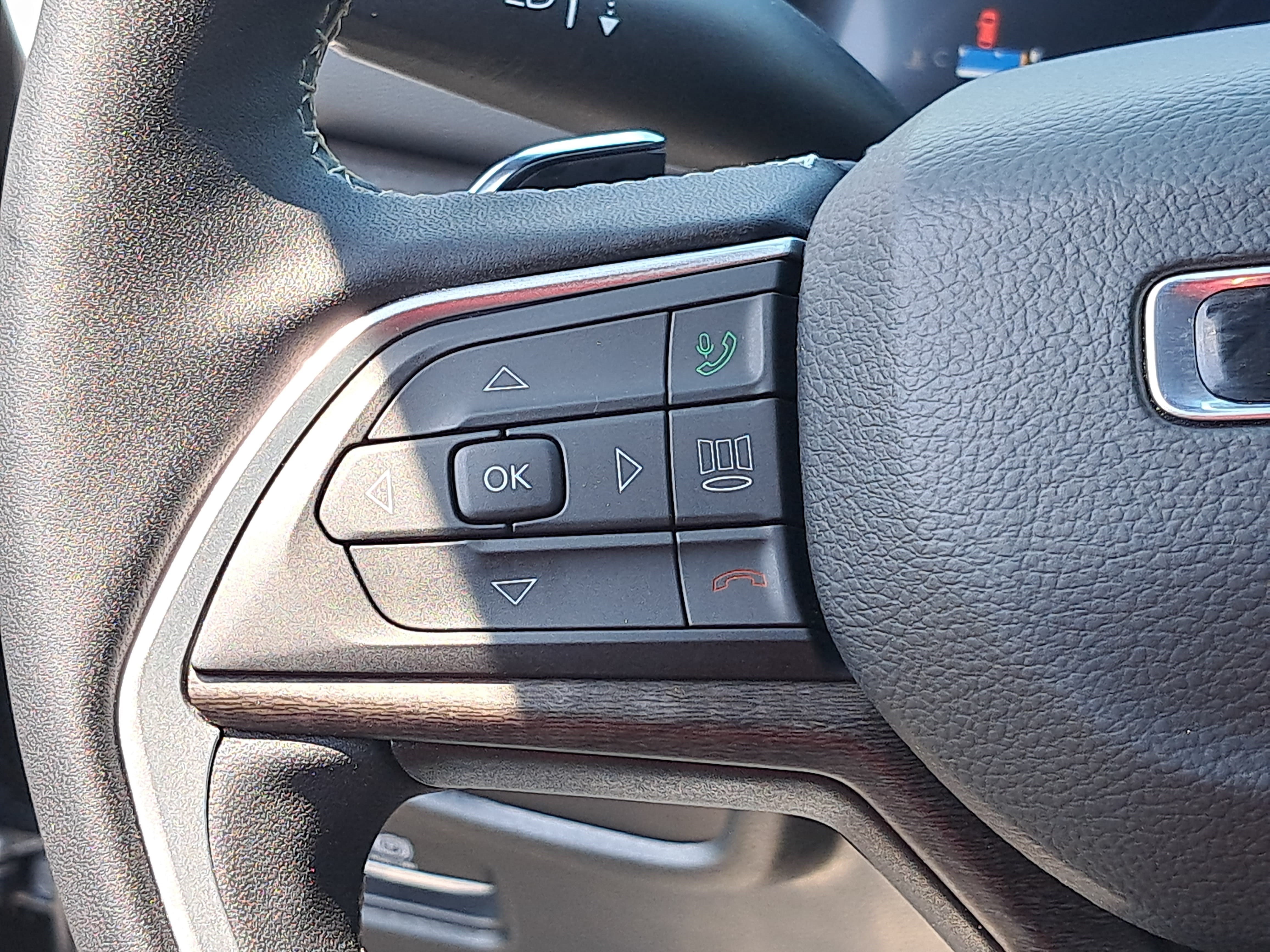 Used 2025 Jeep Grand Cherokee L Limited w/ Black Appearance Package AWD/4WD image 19