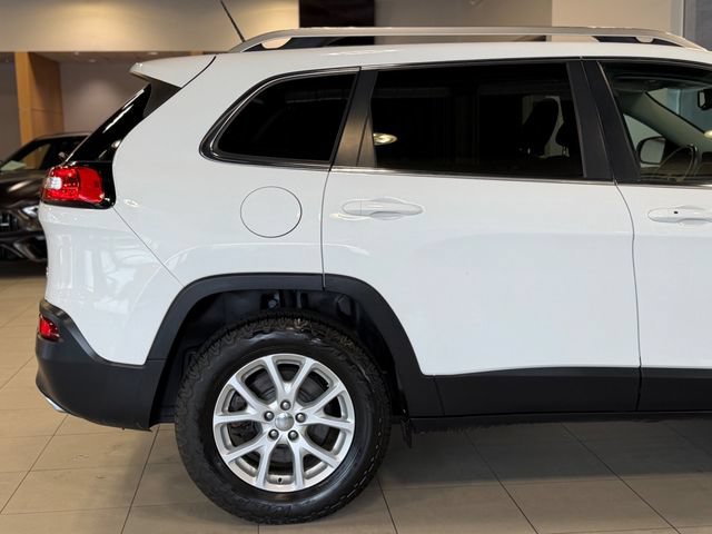 Used 2015 Jeep Cherokee Latitude w/ Comfort/Convenience Group AWD/4WD image 17