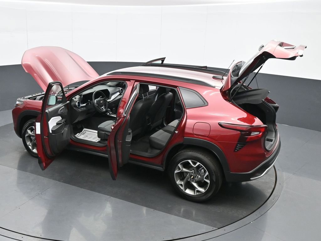 Used 2025 Chevrolet Trax LT w/ LT Convenience Package FWD image 39