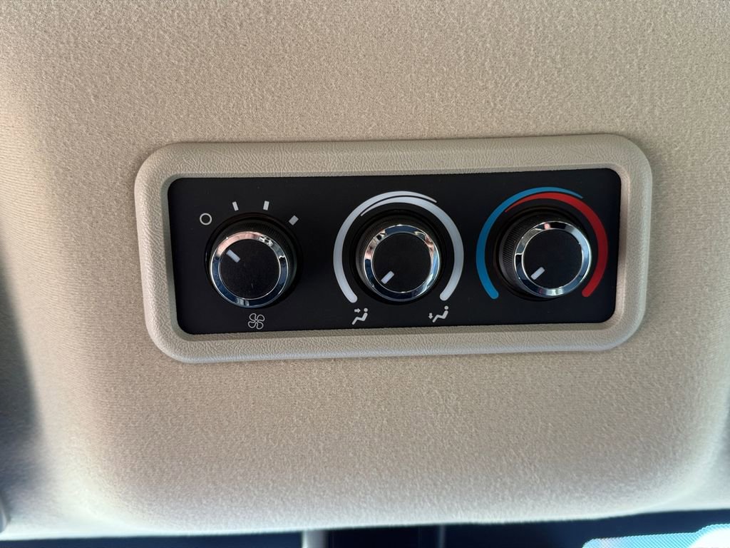 New 2026 Chevrolet Express 3500 LT w/ LT Preferred Equipment Group RWD image 18