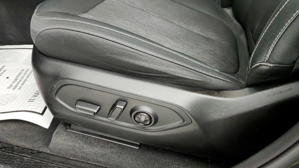 Used 2022 Jeep Grand Cherokee Laredo w/ Luxury Tech Group I image 10