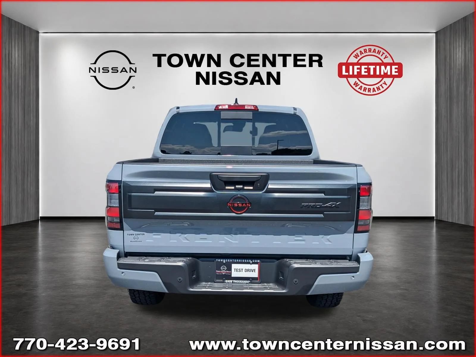 Used 2025 Nissan Frontier PRO-4X AWD/4WD image 6