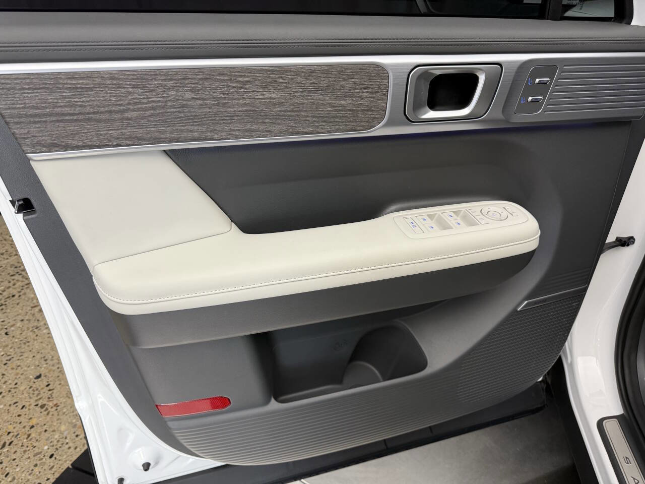 Used 2024 Hyundai Santa Fe Calligraphy image 31