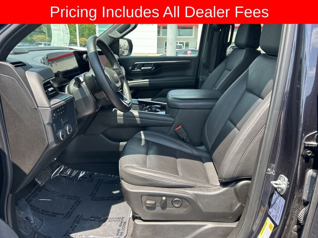 Used 2025 Chevrolet Tahoe LT RWD image 3
