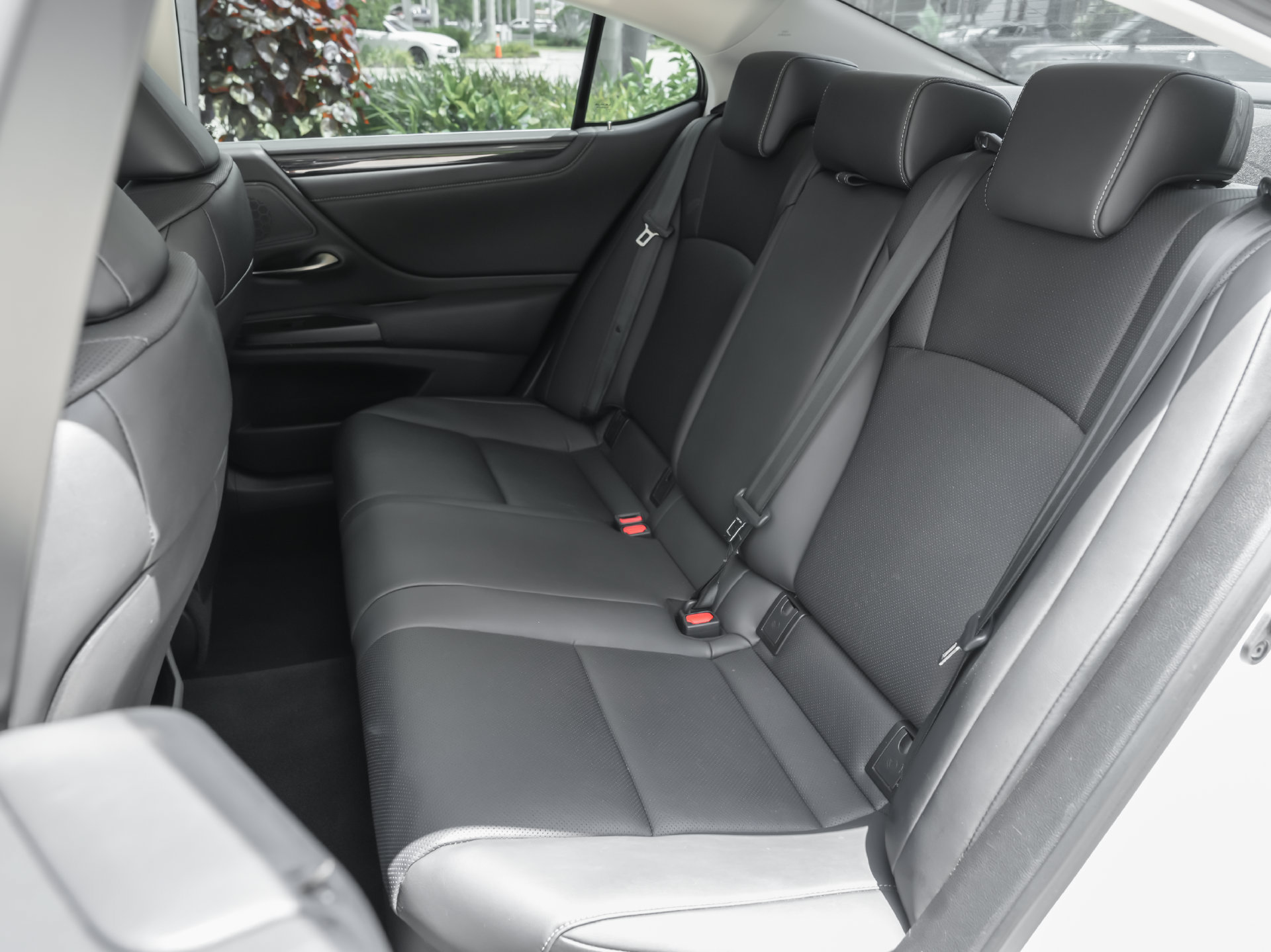 Used 2020 Lexus ES 300h w/ Premium Package FWD image 36