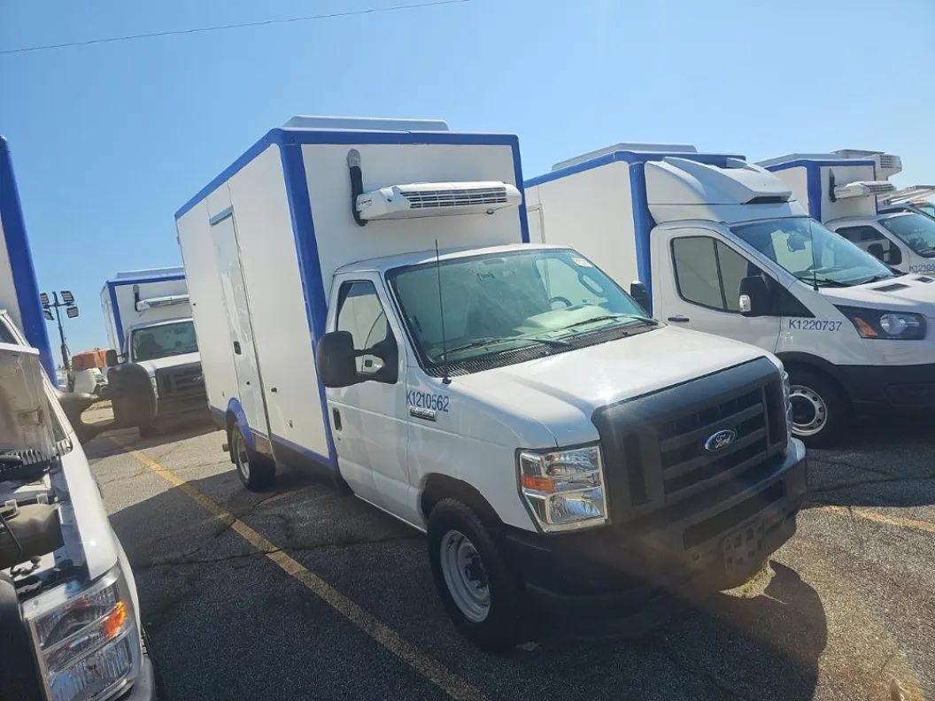Used 2023 Ford E-350 and Econoline 350 Super Duty w/ Power Windows & Locks Group RWD image 3