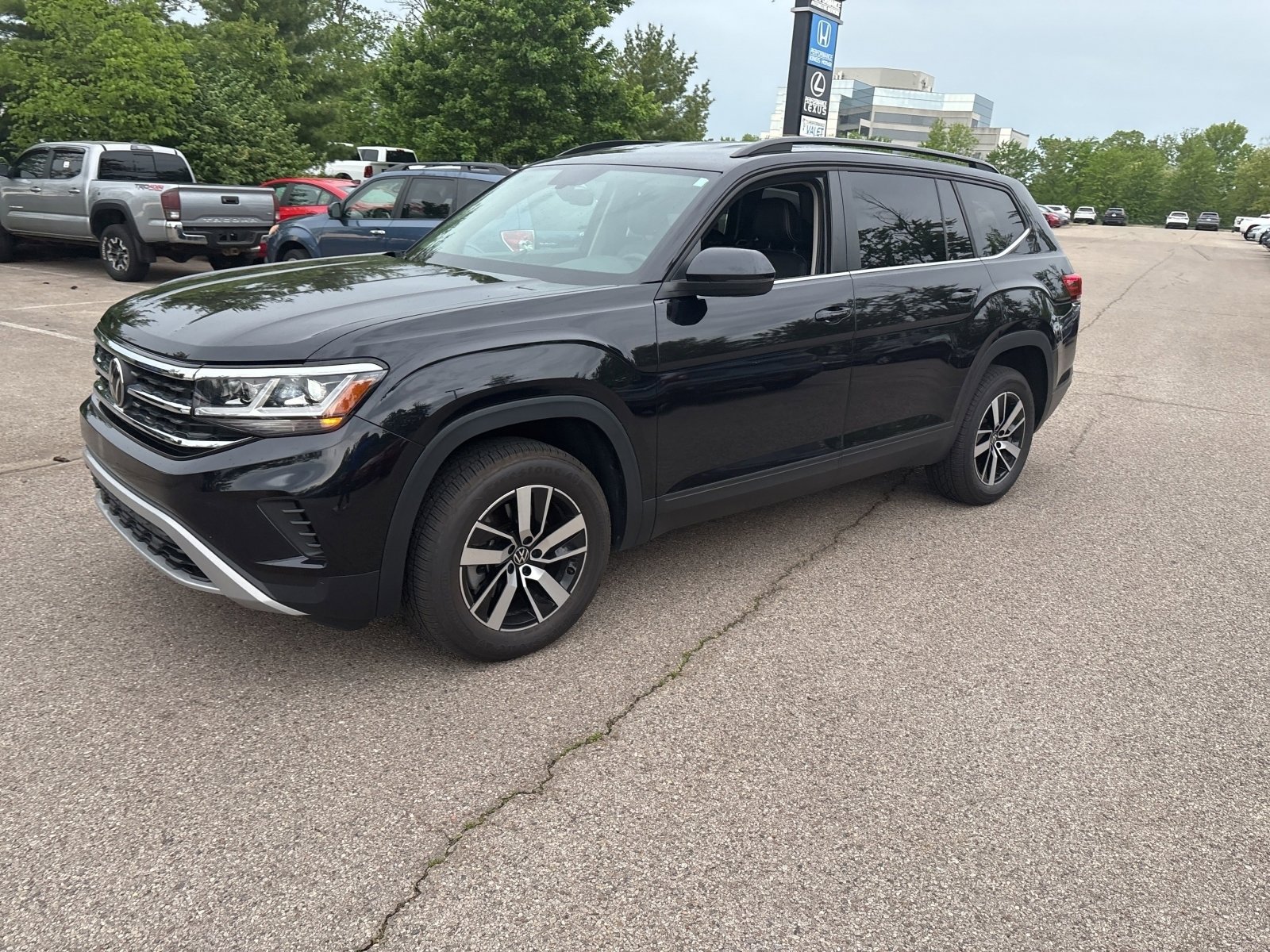 Used 2022 Volkswagen Atlas SE AWD/4WD image 2