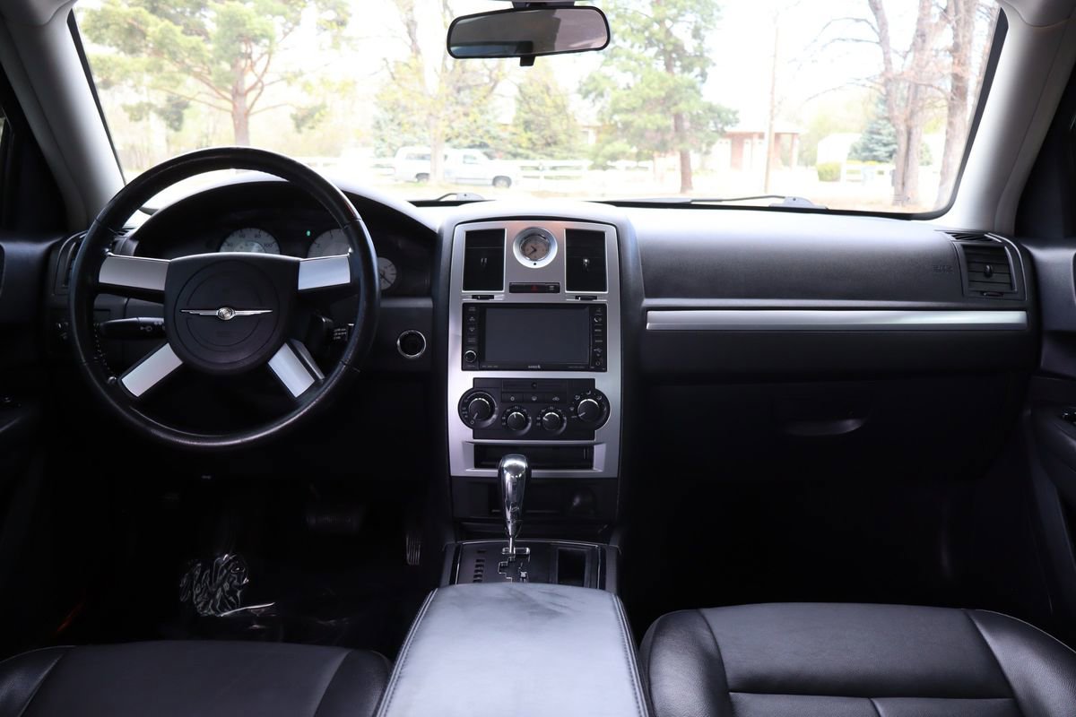 Used 2010 Chrysler 300 Touring image 16