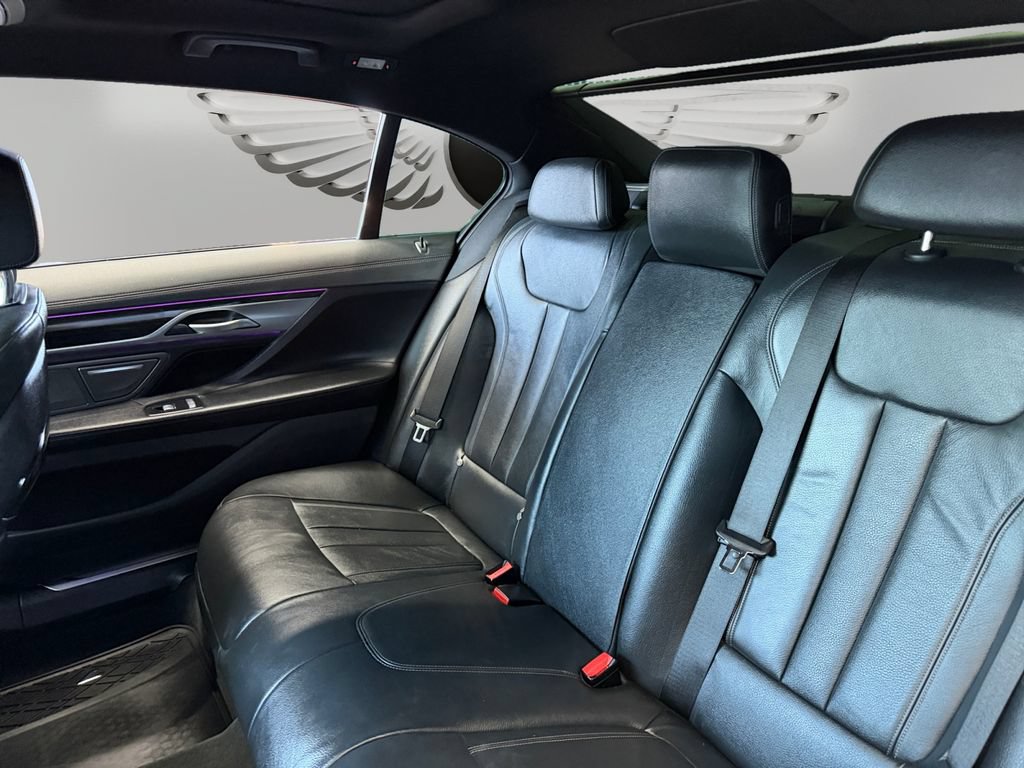 Used 2021 BMW 740i w/ M Sport Package RWD image 13