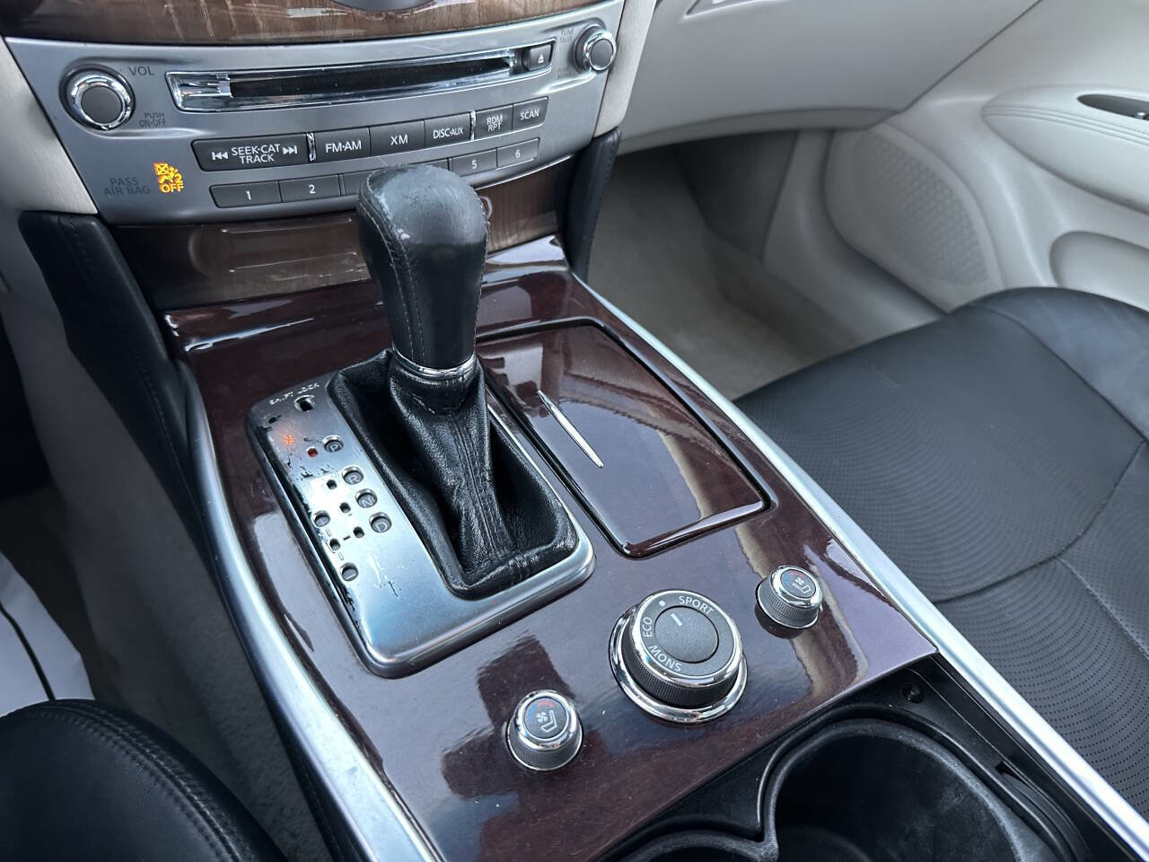 Used 2011 INFINITI M37 x w/ Deluxe Touring Pkg image 21