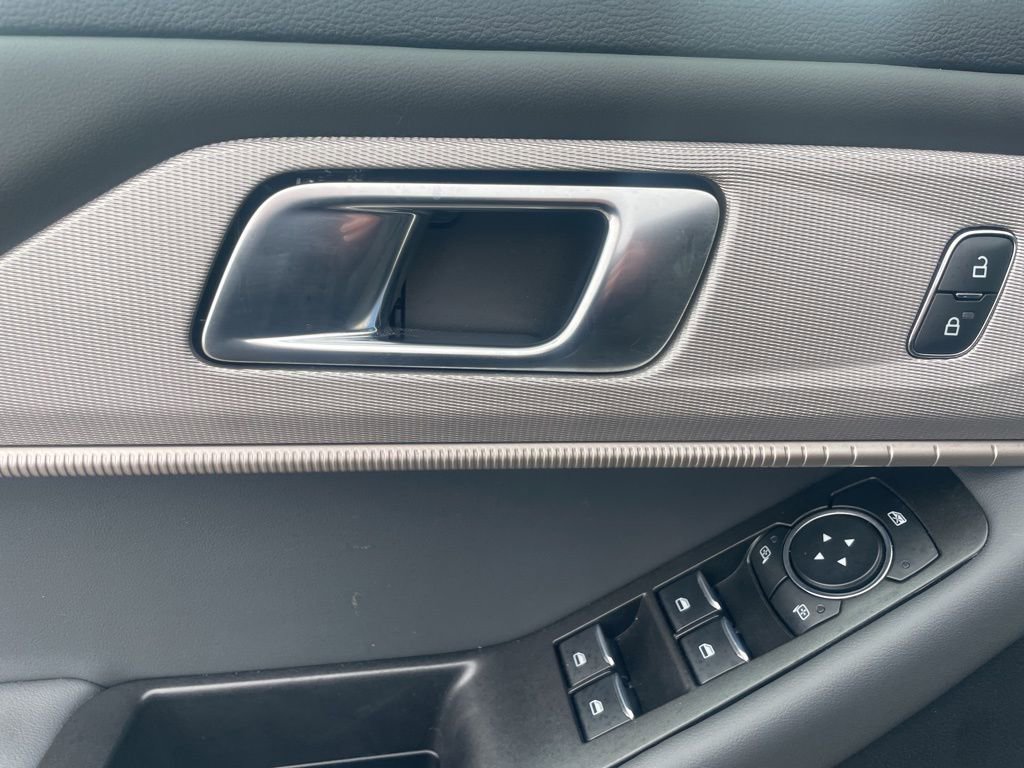 Used 2025 Ford Explorer Active image 10