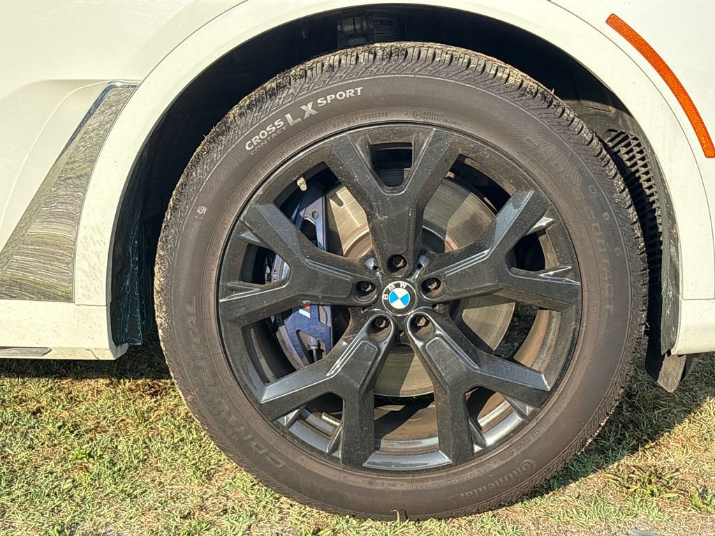 Used 2021 BMW X7 xDrive40i w/ Premium Package AWD/4WD image 4