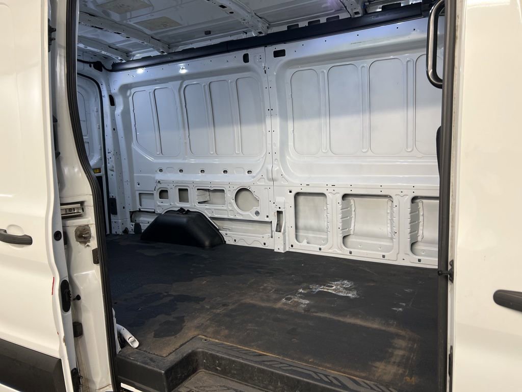 Used 2020 Ford Transit 250 Medium Roof AWD image 28