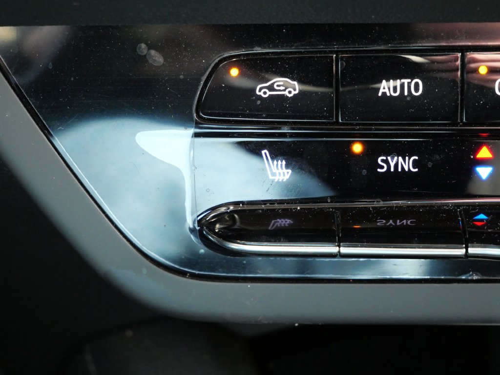 Used 2023 Buick Envision Essence w/ Technology Package I AWD/4WD image 25