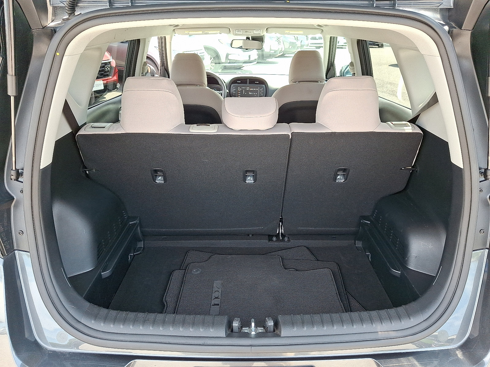 Certified 2025 Kia Soul LX w/ LX Technology Package FWD image 28