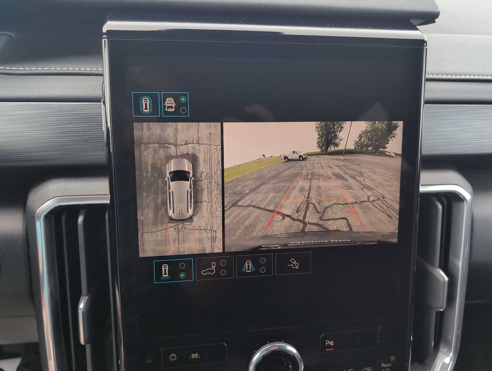 Used 2025 GMC Acadia Elevation FWD image 15