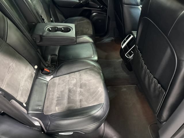 Used 2017 Porsche Cayenne Platinum Edition AWD/4WD image 29