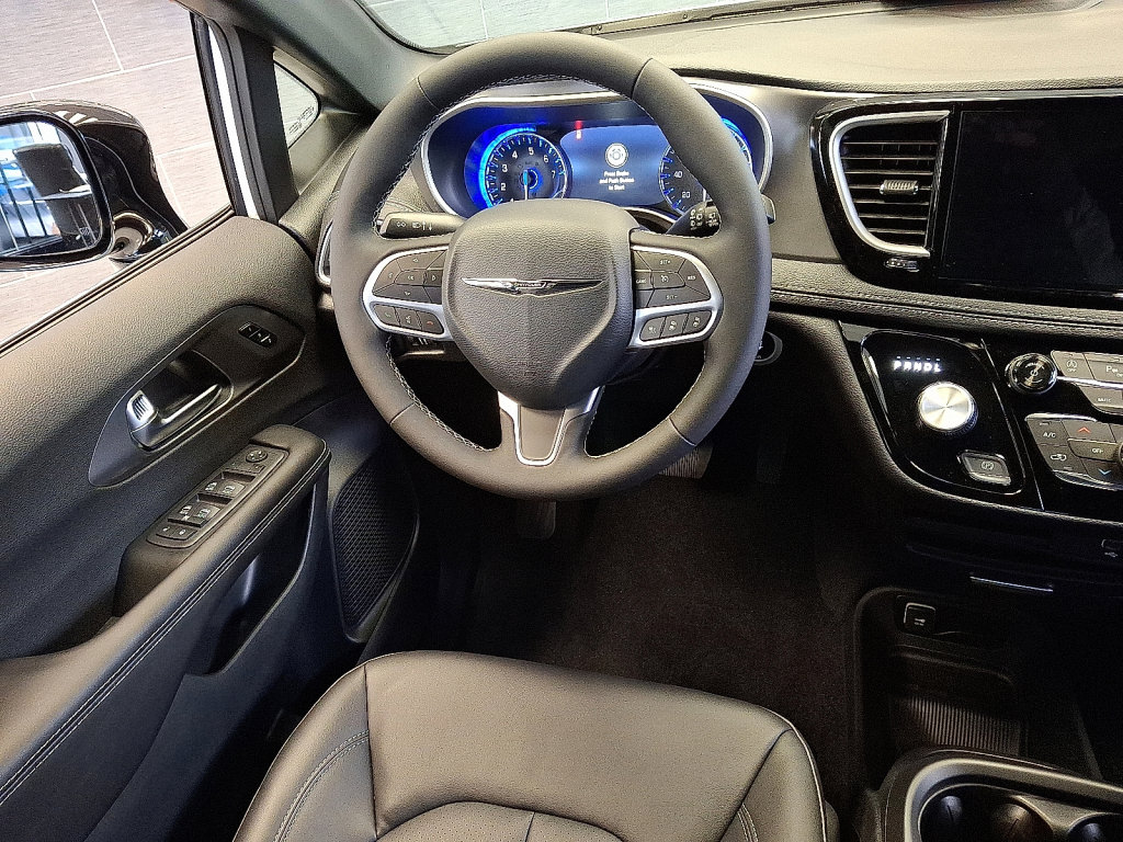 New 2026 Chrysler Pacifica Select image 11