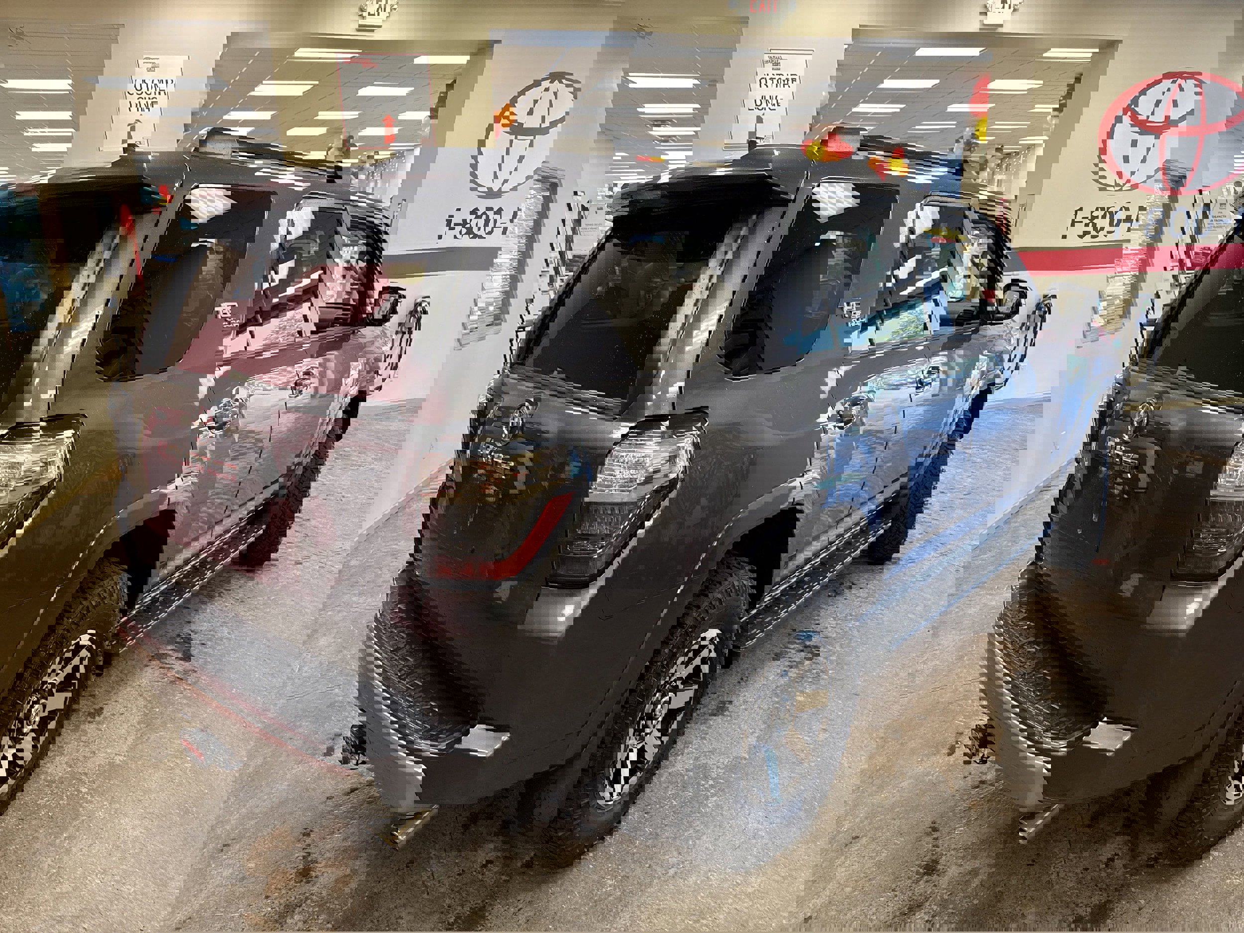 Used 2019 Toyota 4Runner TRD Off-Road image 9