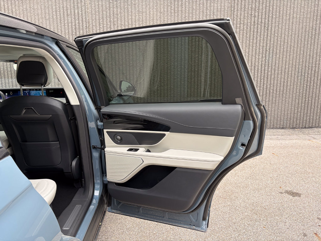 New 2026 Lincoln Nautilus Reserve w/ Jet Appearance Package AWD/4WD image 27