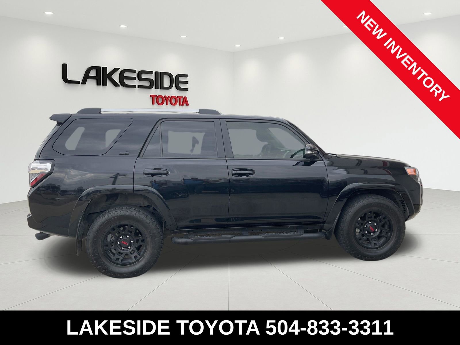 Used 2023 Toyota 4Runner SR5 Premium w/ Moonroof Package RWD image 5
