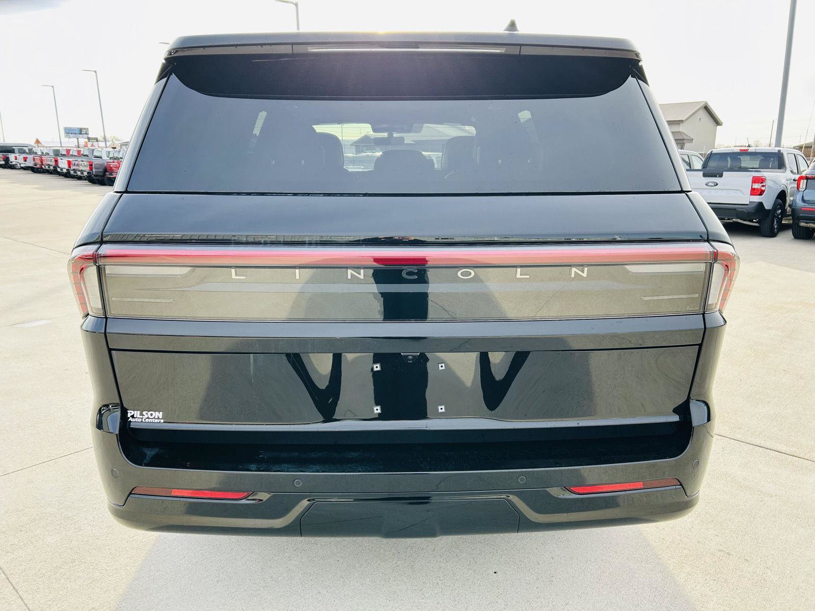New 2026 Lincoln Navigator Reserve w/ Jet Appearance Package AWD/4WD image 54