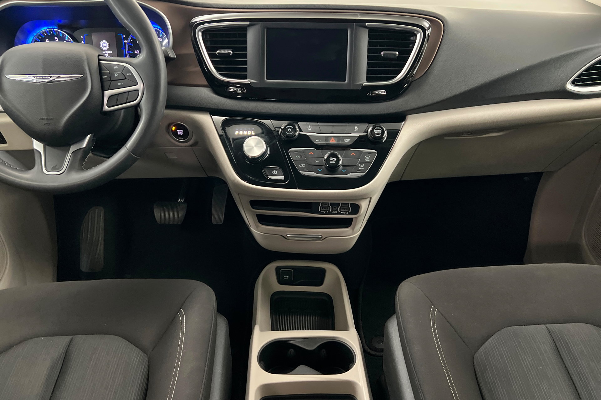 Certified 2023 Chrysler Voyager LX FWD image 13