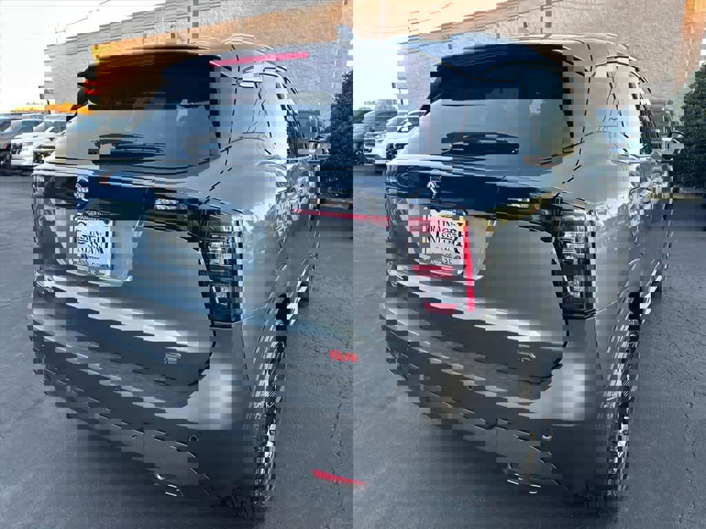 Used 2025 Nissan Kicks SR image 3