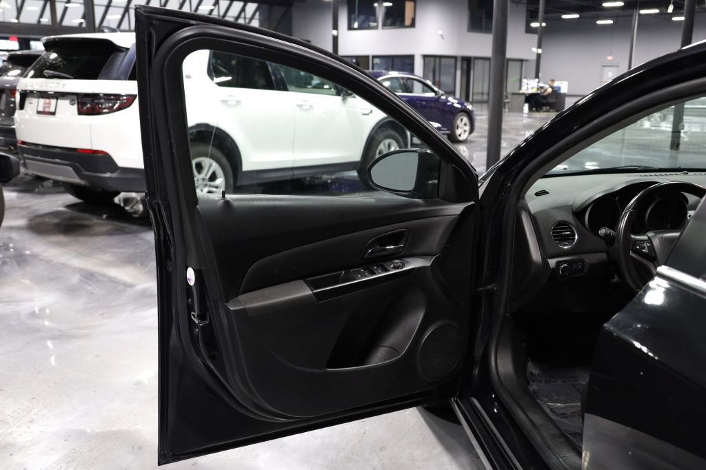 Used 2014 Chevrolet Cruze LT w/ Technology Package FWD image 10