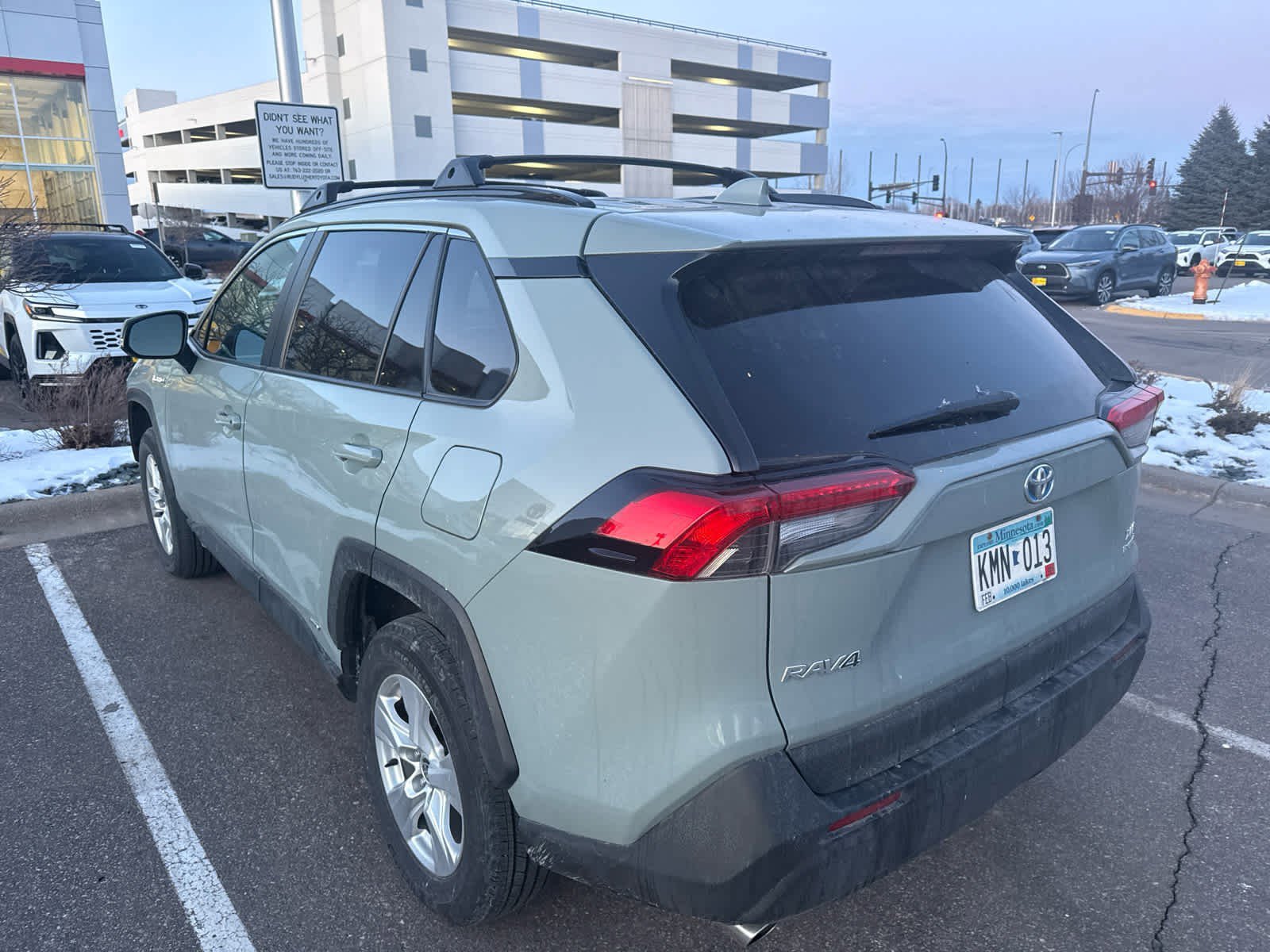 Used 2021 Toyota RAV4 XLE w/ Convenience Package image 4