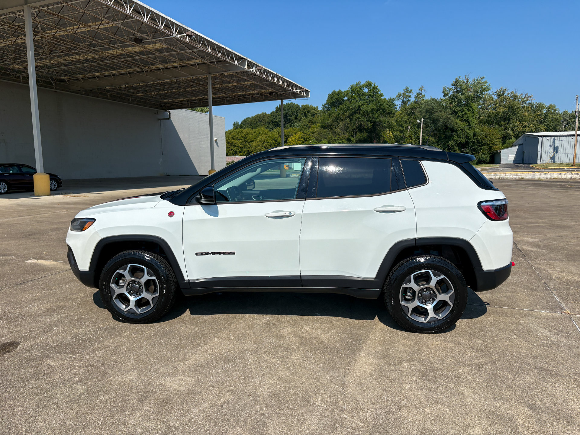 Used 2022 Jeep Compass Trailhawk AWD/4WD image 7