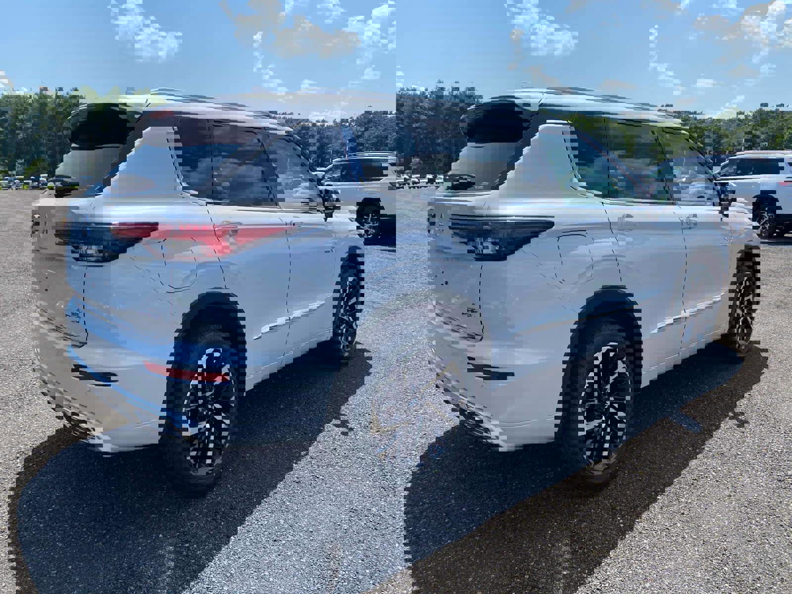 New 2025 Mitsubishi Outlander SEL image 3