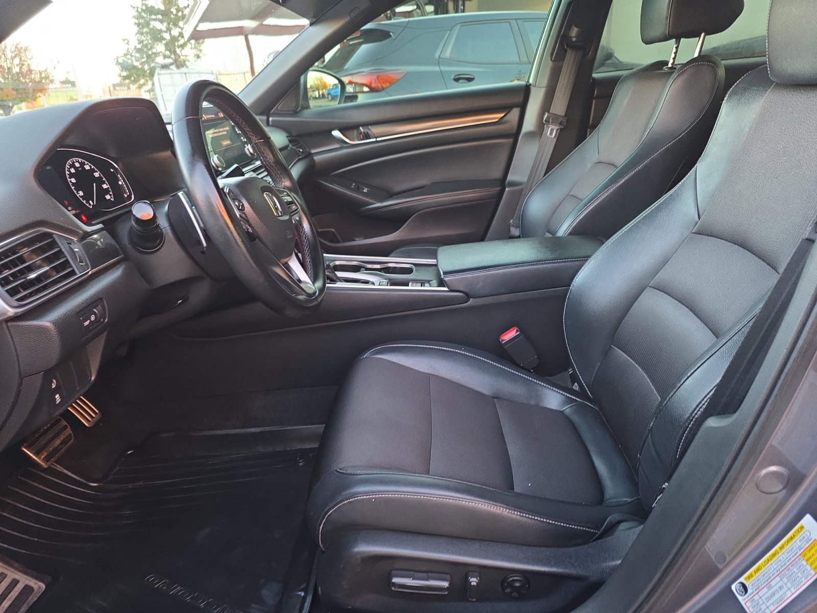 Used 2018 Honda Accord Sport image 12