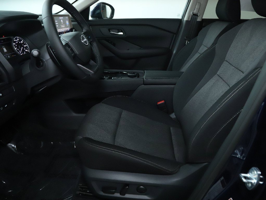 Used 2026 Nissan Rogue SV image 18