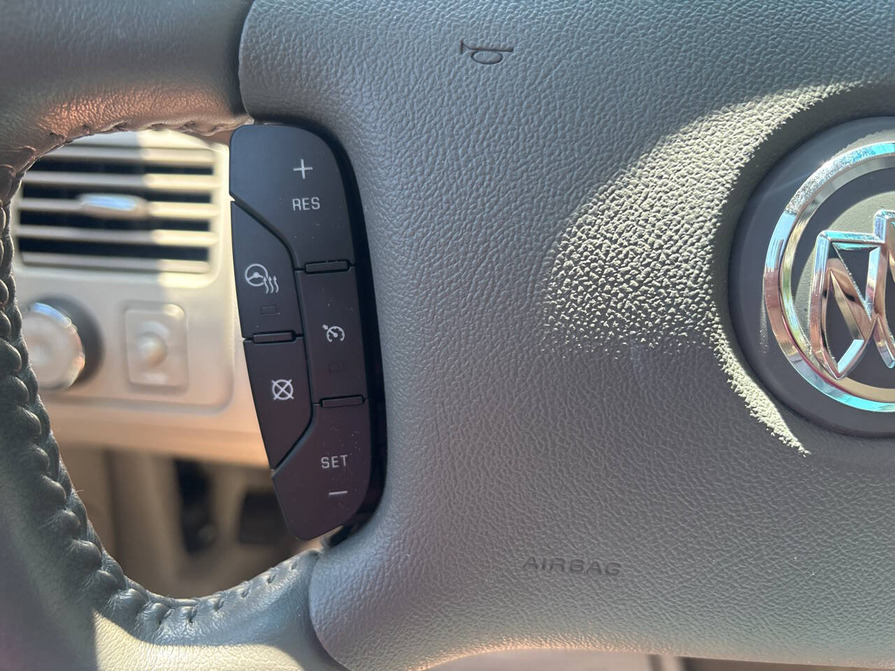 Used 2011 Buick Lucerne CXL w/ Driver Confidence Package FWD image 31