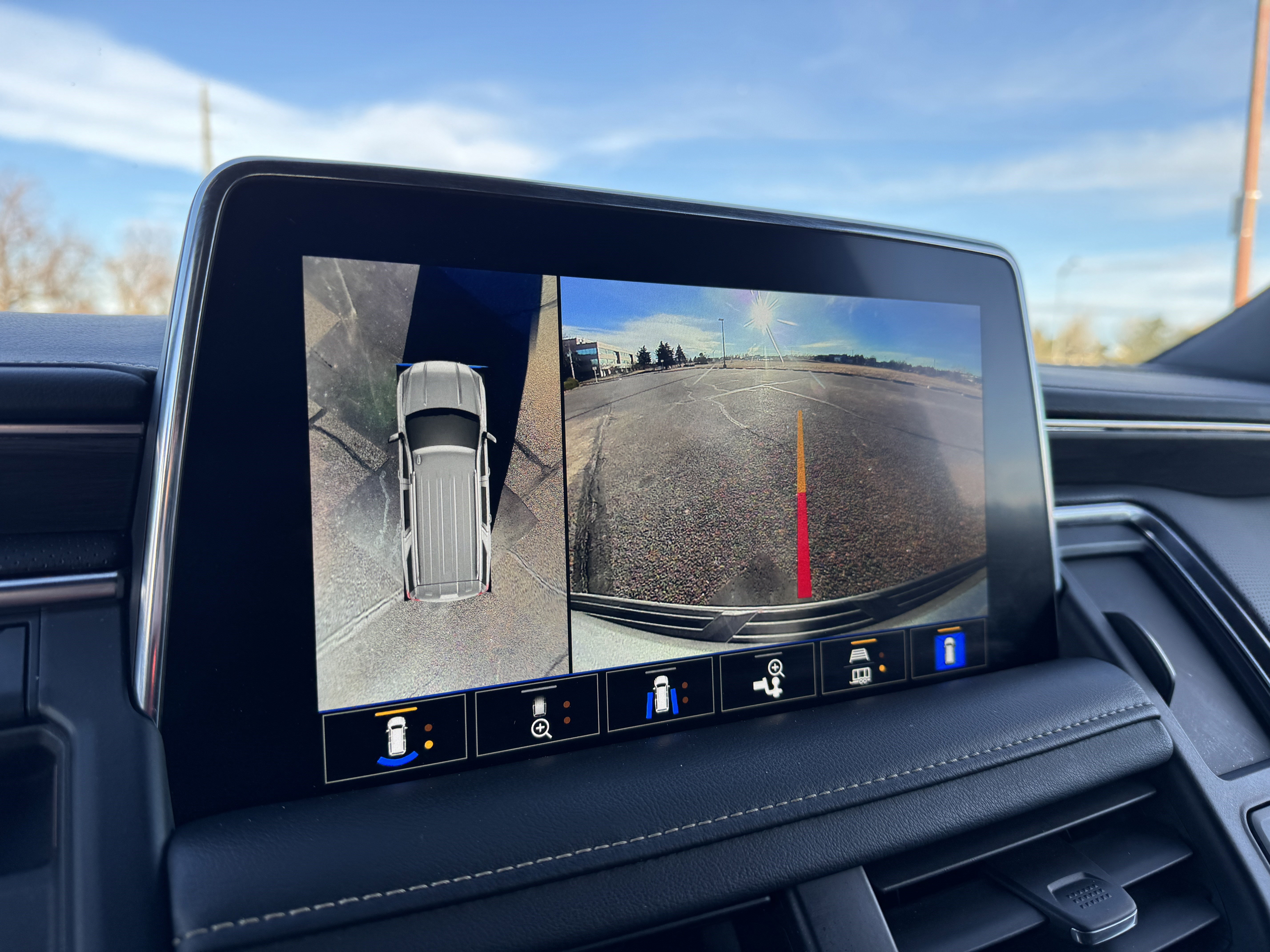 Used 2021 GMC Yukon SLT w/ Rear Media and Nav Package image 26