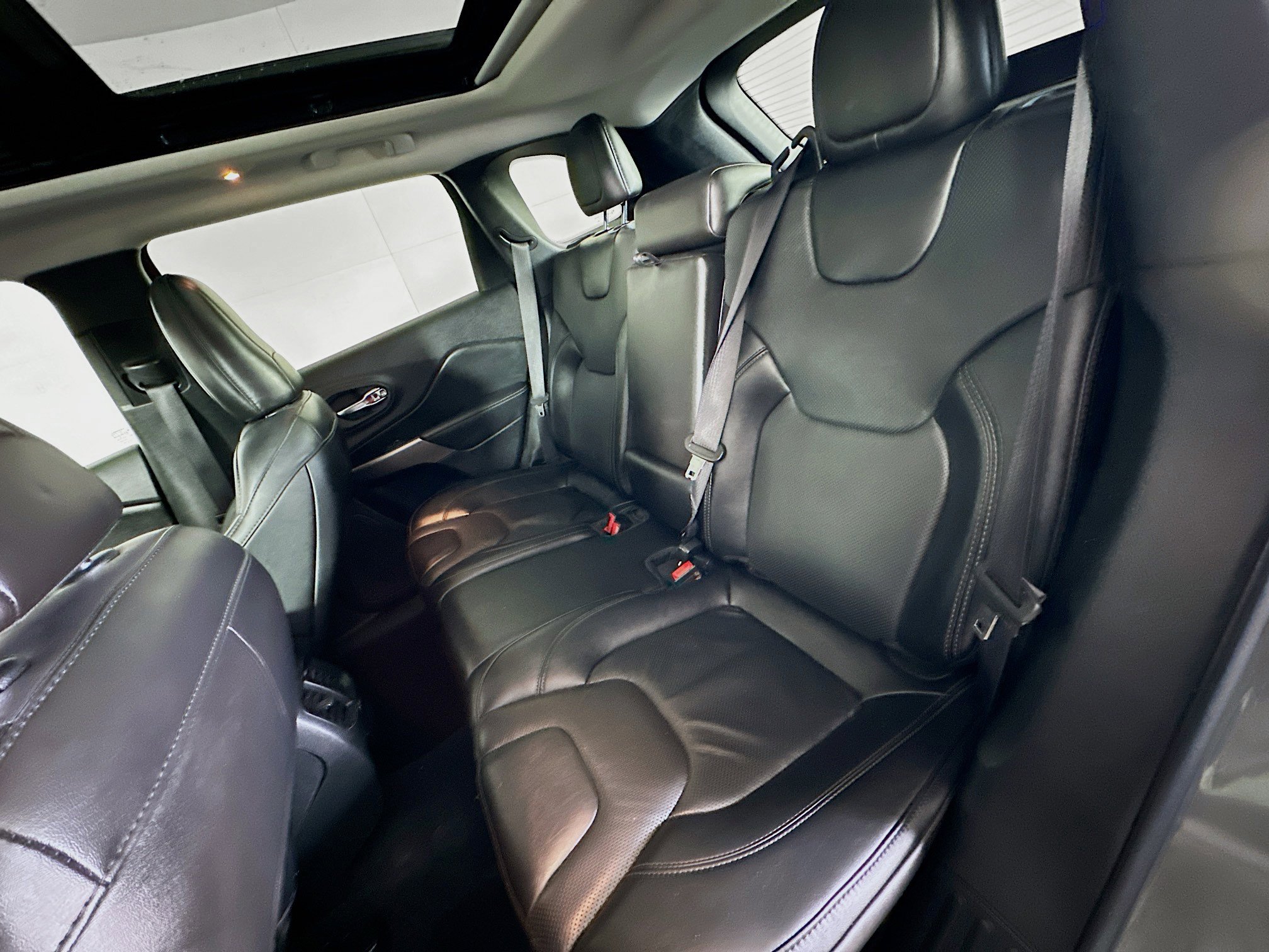 Used 2022 Jeep Cherokee Limited image 28