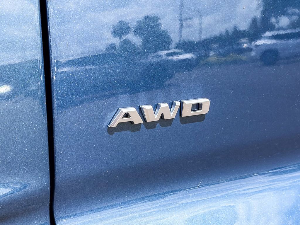 Used 2025 Cadillac XT4 Premium Luxury w/ Cold Weather Package AWD/4WD image 10