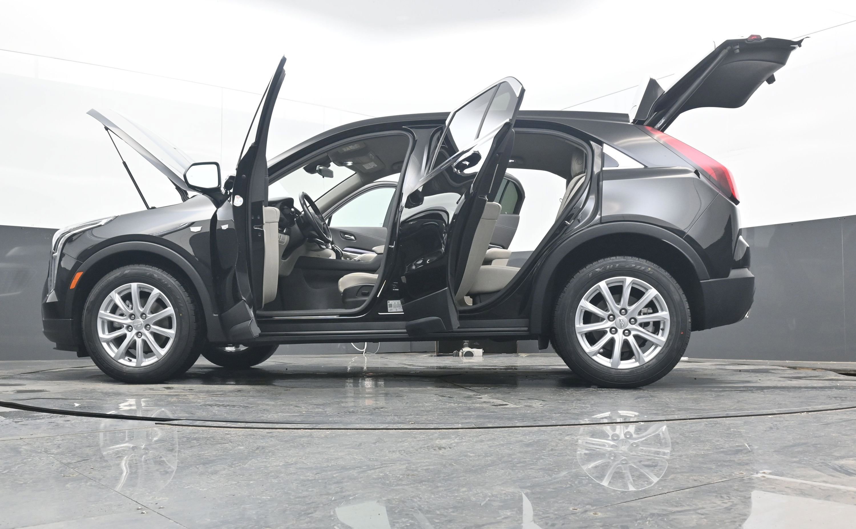 Used 2023 Cadillac XT4 Luxury w/ Cold Weather Package image 43