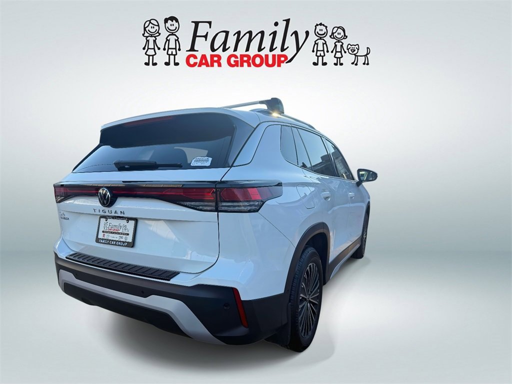 Used 2025 Volkswagen Tiguan S image 3