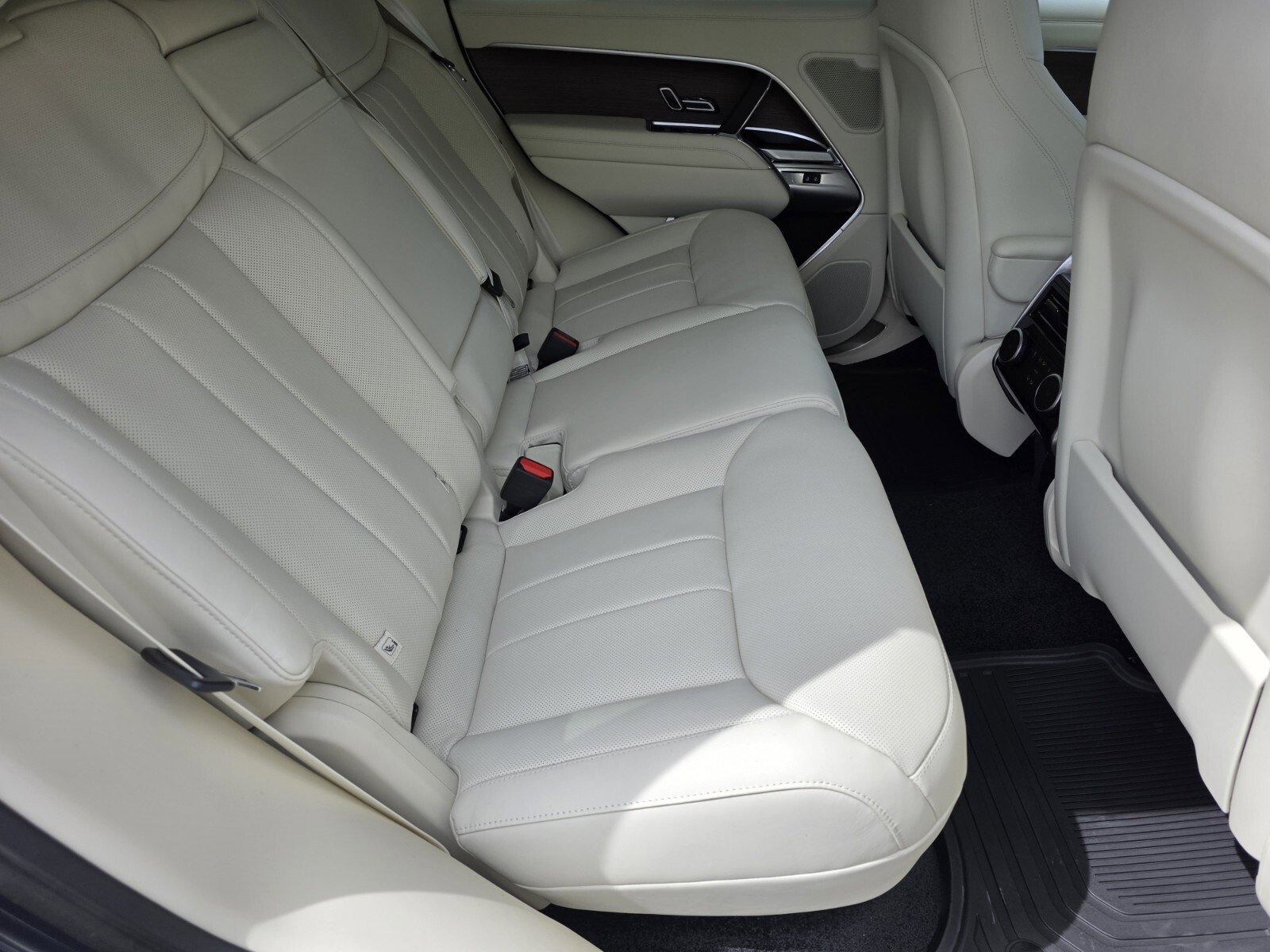 New 2026 Land Rover Range Rover SE image 5