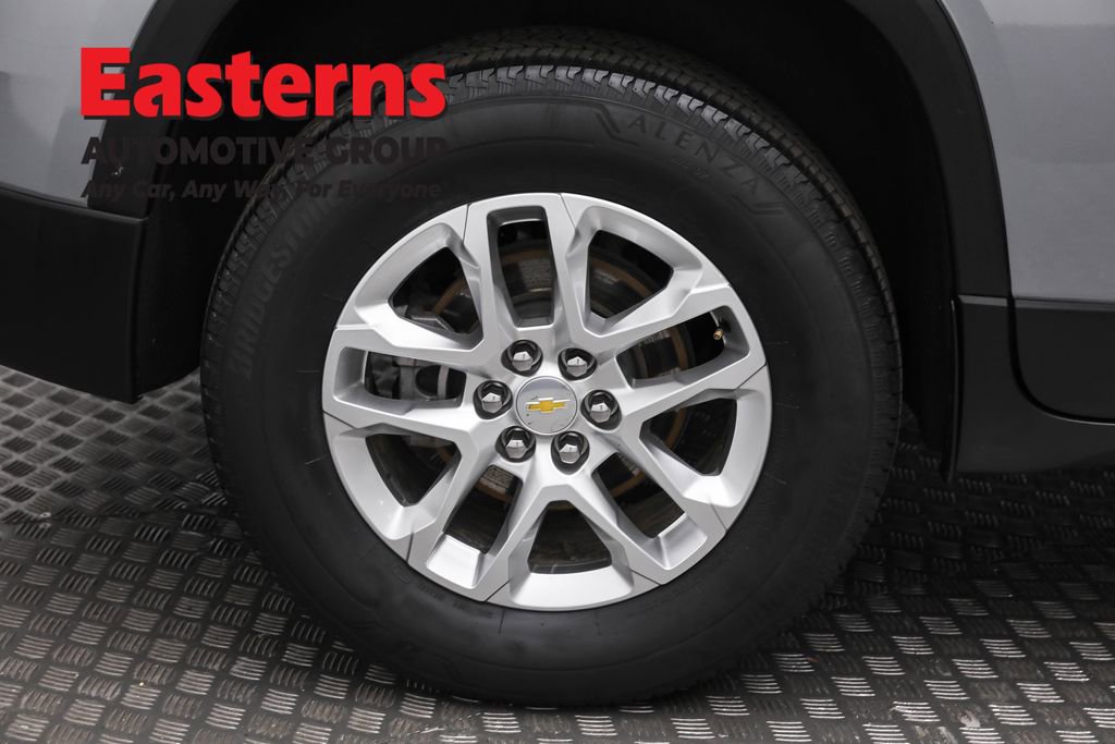 Used 2023 Chevrolet Traverse LS w/ Safety Package image 31