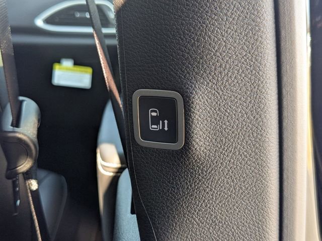 New 2026 Chrysler Pacifica Select w/ S Appearance Package FWD image 32